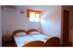 Apartmaji Rodić-Kutleša Soba 8 – S1a foto 2