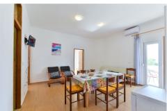 Apartmaji Lavanda  Apartma 2: (6+0) – I KAT DVOR foto 1