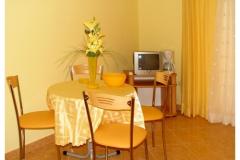 Apartmaji Deak Komarna Apartma 6 – žuti foto 2