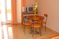 Apartmaji Deak Komarna Apartma 8 – 8bež3+2 foto 1