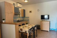 Apartmaji Lucijana Baska Apartma 12 – Roko br 13 foto 1