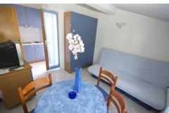 Apartmaji Dinko s grijanim bazenom Apartma 3 – A2+2 foto 1