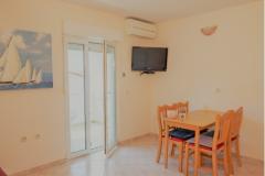 Apartmaji Petra  Apartma 3 – Rozi 3/6 foto 3