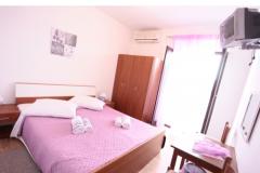 Sobe Bili Galeb BED? Soba 1 – PURPLE foto 1