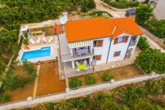 Apartmaji Vila Nena z bazenom Apartma 1 – APP1 foto 2