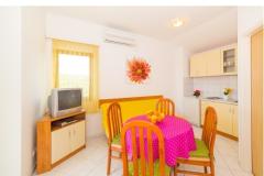 Apartmaji Vila Nena z bazenom Apartma 2 – APP2 foto 5