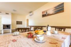 Apartmaji  Apartma 1 – Prizemlje foto 1