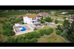 POOL HOUSE STIPE Apartma 1 – POOL HOUSE foto 3