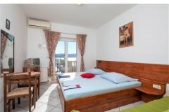 Family Sobe &amp; Apartmaji Omis Soba 6 – 203/106 foto 1