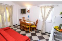 Apartmaji Martina Apartma 2 – crno-bijel foto 1