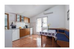 Apartmaji Niko Podgora Apartma 3: (2+1) – 2+1BPurple foto 2