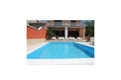 Hiša with swimming pool Apartma 1 – Kuća-bazen foto 4