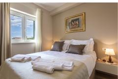 Flores Luxury Suites Apartma 1 – Marigold 1 foto 5