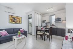 Apartmaji Kimi with swimming pool  Apartma 4 – APP M foto 1