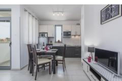Apartmaji Kimi with swimming pool  Apartma 4 – APP M foto 2