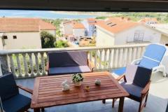 Apartmaji Nina  Apartma 3 – POTKROVLJE foto 2