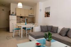 Laura apartmani Apartma 3 – Tirkizni foto 1