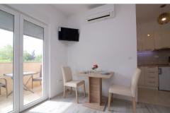 Apartmaji Becky Apartma 5 – studio 2+2 foto 4