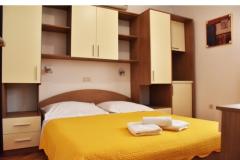 Apartmaji Stone  Tučepi  Apartma 4 – A2+3 -103 foto 1