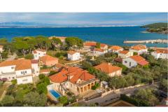 Počitniški dom  *** Apartma 1 – Rosales foto 3