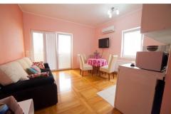 Apartmaji Iris Apartma 2 – rozi foto 1