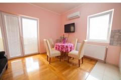 Apartmaji Iris Apartma 2 – rozi foto 2