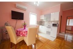 Apartmaji Iris Apartma 2 – rozi foto 3