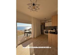 Beachfront Apartmaji A+M