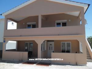 Apartmaji Drago Ninske Vodice