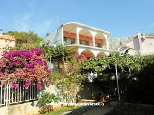 Apartmaji Julijana Zaostrog