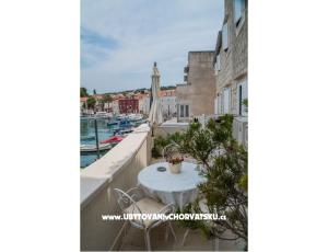 Apartmaji Tonsic Sutivan