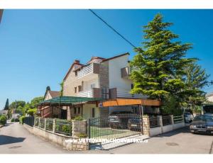 Apartmaji Kastel
