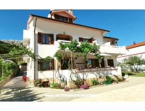Apartmaji Mirjana - Baška