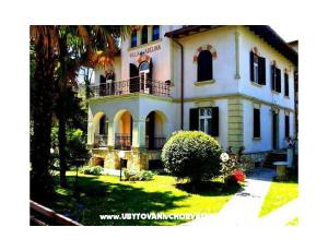 Apartmaji Villa Adelina