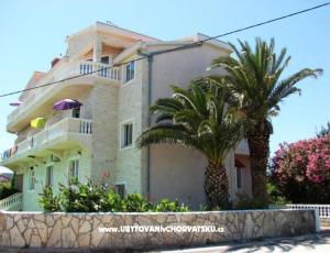 Apartmaji Villa Esperanza