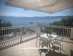 Apartmaji Lena