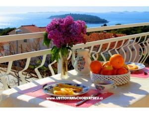 Apartmaji TONĆI I IRIS***