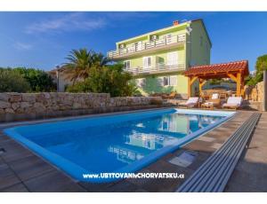 Apartmaji Villa Seka pool &amp; sauna