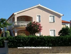 Apartmaji ENA