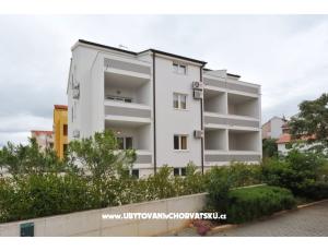 Apartmaji Plima***Srima
