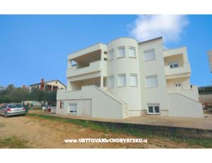 Apartmaji Sandra (100 m more)