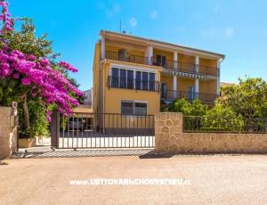 Apartmaji Lara