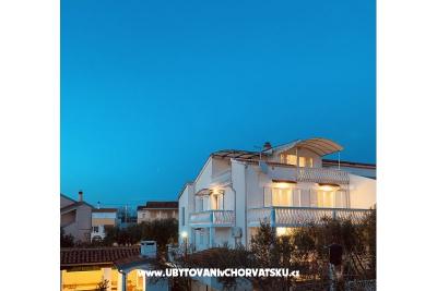 Apartmaji Andrijana Pirovac