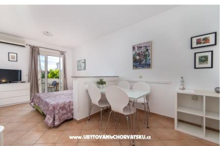 Apartmaji DIVNA foto 4