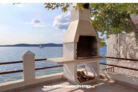 Apartmaji Mikulandra na plaži foto 2
