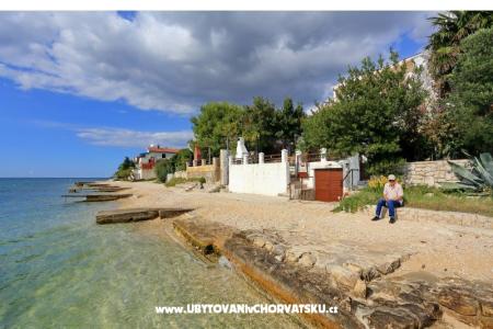 Apartmaji Mikulandra na plaži foto 3