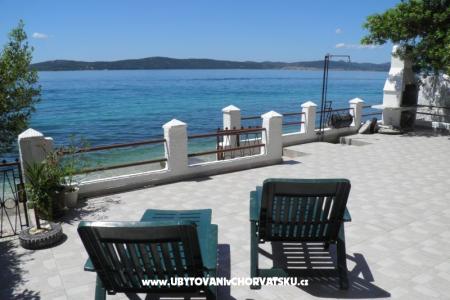 Apartmaji Mikulandra na plaži foto 5