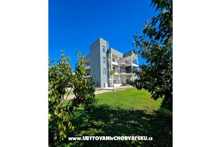 Apartmaji Royal Holiday  Bibinje Hrvaška