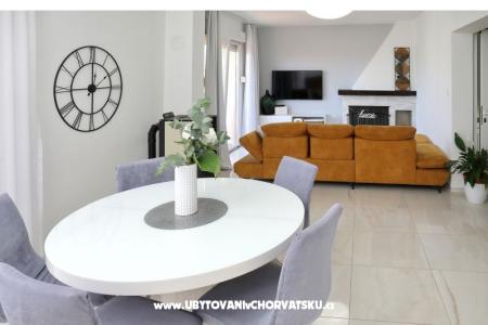 Bella's Home – Bibinje Hrvaška