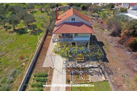 Large garden Bibinje Hrvaška